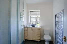 Jack of the Woods bathroom