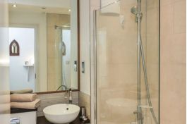 6 Mill Wharf Bathroom